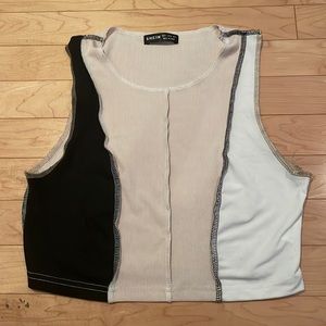 This top is stretchy and super cozy! Only worn a couple of times